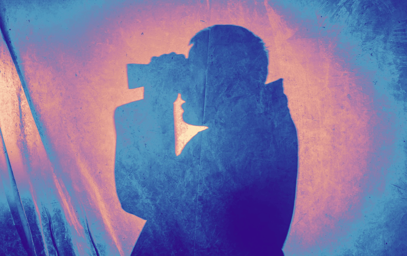 Outline of someone with binoculars (1)